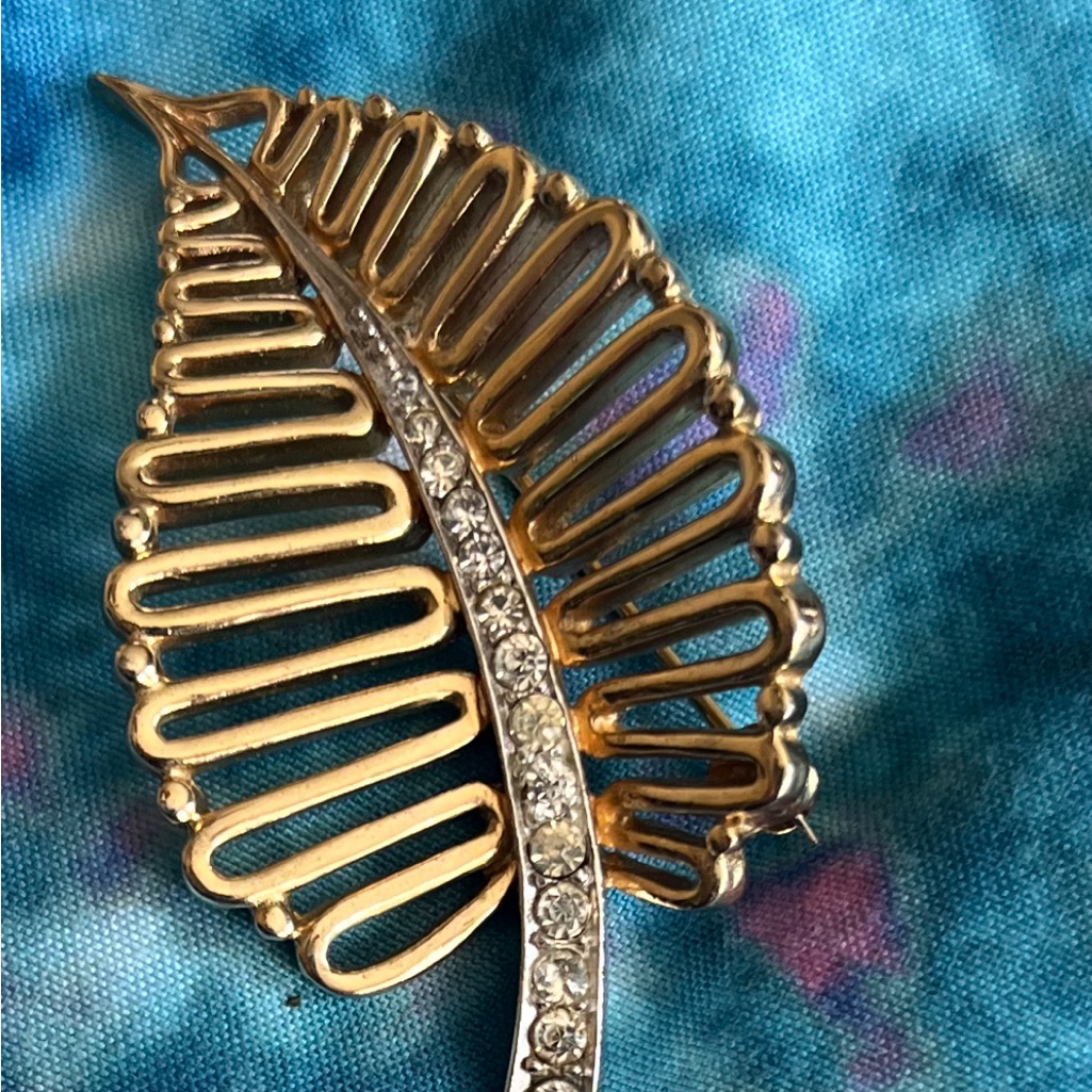 Vintage Boucher Leaf Brooch 40$